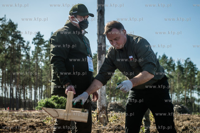 Nadleśnictwo Lipusz. Prezydent RP Andrzej Duda wraz...