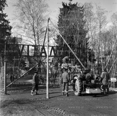 Budowa nowej bramy wjazdowej do oliwskiego ZOO.
20.03.1966
z0006900_marzec
Fot....