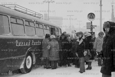 Obfite opady śniegu spowodowały liczne utrudnienia....