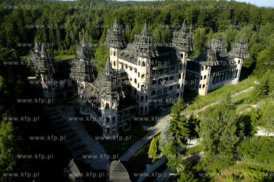 Budowa prywatnego zamku w Lapalicach na Kaszubach....