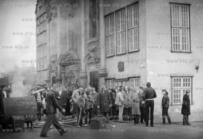 Gdansk. Stan Wojenny. Starcia z milicja. Nz. starcia...