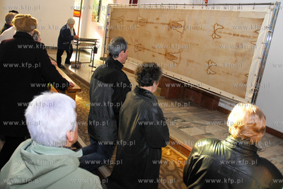 Kopia Calunu Turynskiego wystawiona zostala w Kosciele...