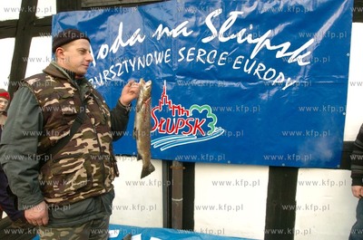Na rzece Slupi od polnocy mozna odlawiac trocie i lososie,...