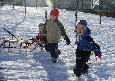 Gdansk-Suchanino. Zimowe szalenstwo na sankach.
Nz....