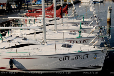 Piec jachtow noszacych nazwy dzielnic Gdyni: Karwiny,...