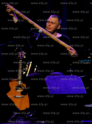 Teatr Muzyczny w Gdyni. Koncert zespo3u Raz Dwa Trzy...