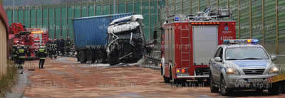 Gdynia. Z niewyjasnionych przyczyn samochod ciezarowy...