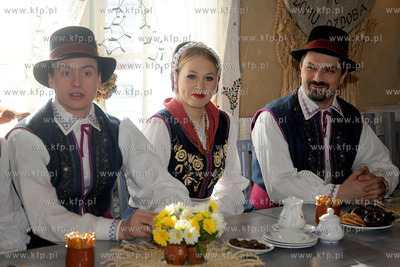 Czlonkowie Zespolu Piesni i Tanca Mazowsze odwiedzili...