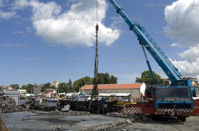 W porcie morskim w Ustce trwa wydobywanie z dna kanalu...