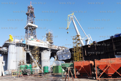 Stocznia Gdynia S.A. NA terenie zakladu dziala obecnie...