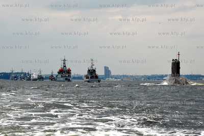 Generlana proba przed parada okretow z okazji Świeta...