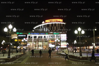 Rosja Kaliningrad noca - okolice Placu Zwyciestwa -...
