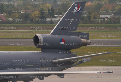 Port Lotniczy Gdansk. Nz. McDonnell Douglas KDC10 Krolewskich...