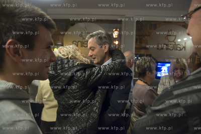 Wieczor wyborczy w sztabie kandydata na prezydenta...