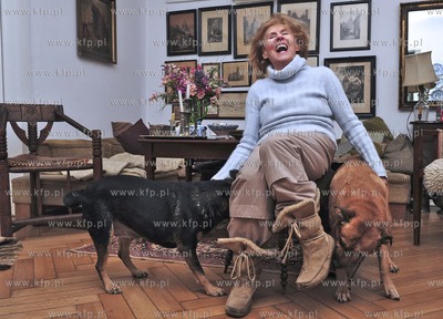 Sopot. Mieszkanie Krystyny Lubienskiej. Nz. Krystyna...