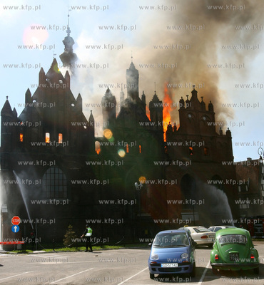 Pozar zabytkowego kosciola sw Katarzyny w Gdansku.
Nz....