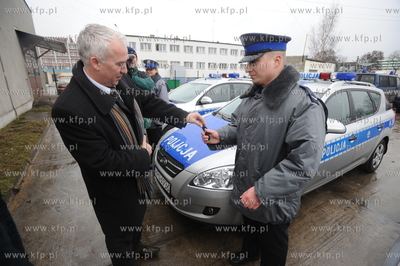 Gdynska policja otrzymala nowe samochody, w tym piec...