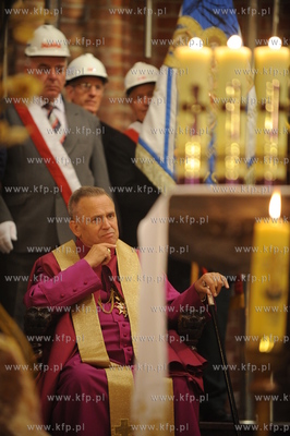 Ksiadz Jankowski idzie na emeryture. Z tej okazji w...