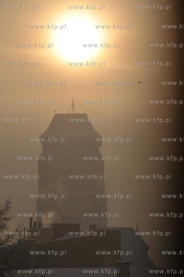 Zimowy Gdansk spowity mgla. Nz. Bazylika Mariacka.
22.12.2010
fot....