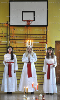 Orszak sw. Lucji odwiedzil Szkole Podstawowa nr 14...