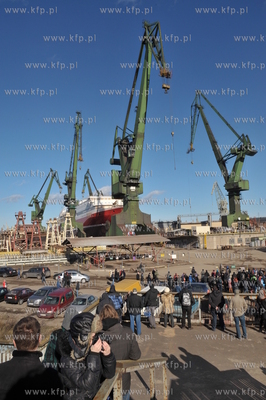 Stocznia Gdansk. Pochylnia B1. Wodowanie promu pasazersko-samochodowego...