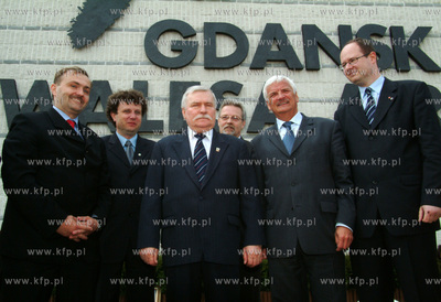 Uroczystosci nadania imienia Lecha Walesy lotnisku...