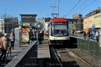 Gdansk. Tramwaj Pessa na przystanku na ul. Waly Jagiellonskie....