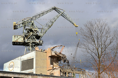 Tereny bylej Stoczni Gdanskiej. Wyburzanie budynku...