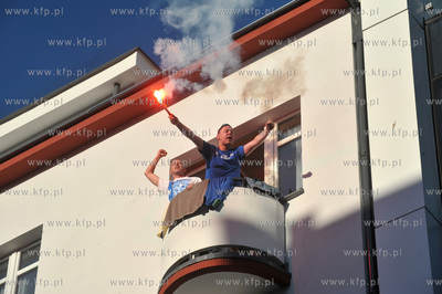 Gdynia swietuje awans Arki do ekstraklasy na ul. Swietojanskiej....