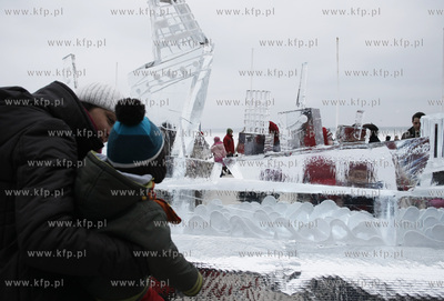 Gdynia. Bulwar nadmorski. II Festiwal Rzezb Lodowych.
07.02.2010
fot....