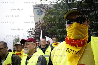 Gdansk. Demonstracja ponad 3 tys. zwiazkowcow z Grupy...