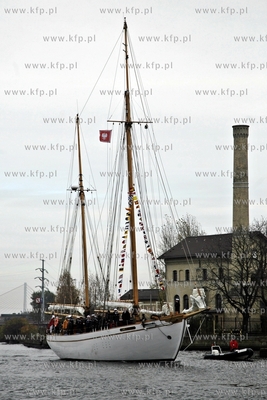 Wyremontowany zaglowiec STS General Zaruski z prezydentem...