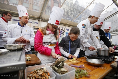 Wielki Show Kulinarny na Dlugim Targu w Gdansku. Wlodarze...