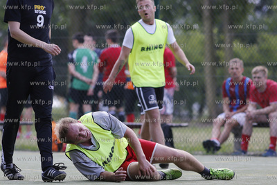 Gdansk Zaspa. Pilkarski turniej dzikich druzyn Do przerwy...