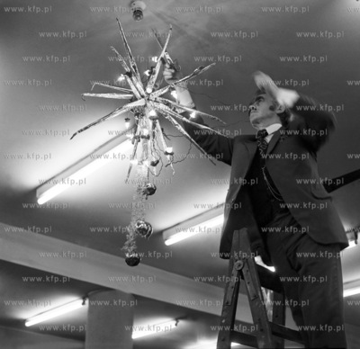 Pracownik Domu Towarowego "Sezam" w Gdansku - Wrzeszczu...