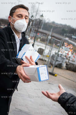 Bezpłatne maseczki dla mieszkańców Gdańska. Nz....