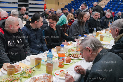 Sopot. Hala 100-lecia. Śniadanie wielkanocne dla potrzebujących...