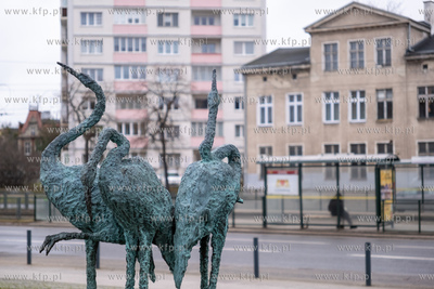 Gdańsk Wrzeszcz. Nz. Okradziona fontanna z rzeźbą...