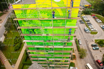 Gdansk. Zaspa. Pilotow 10. Demontaz rusztowania i odsloniecie...