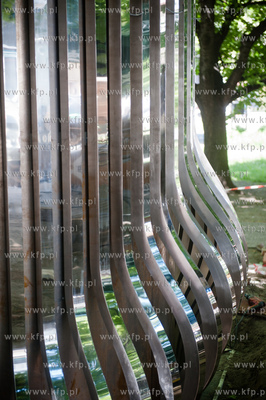 Gdansk. Plac Dariusza Kobzdeja. Montaz nowoczesnej,...