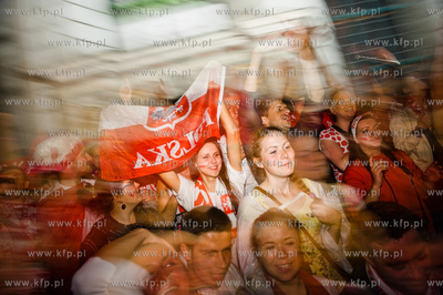 Gdansk. Dlugi Targ. Sympatycy Polskiej reprezentacji...