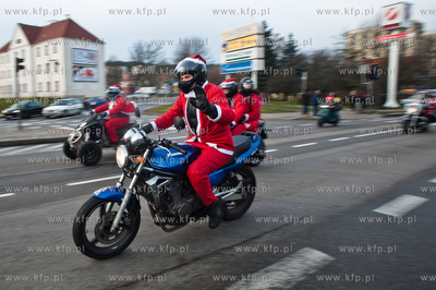 Sopot. Al. Niepodleglosci. XI edycja parady Mikolaje...