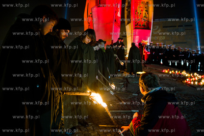 Gdansk. Plac Solidarnosci. Swieto Zmarlych. Litania...