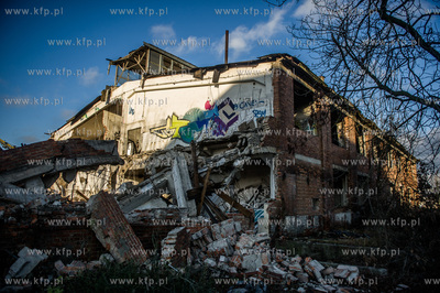 Gdansk. Tereny bylej Stoczni Gdansk. Wyburzenie budynku...