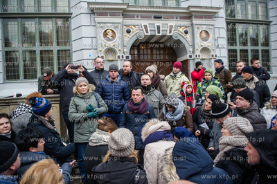 Gdansk. Dlugi Targ. Protest mieszkancow Gdanska, ktorzy...