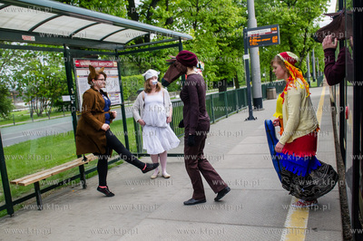 Gdansk. Muzyczny Flash Mob w tramwaju linii 6, zorganizowany...