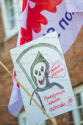 Gdansk. Urzad Marszalkowski. Pikieta przeciwko prywatyzacji...