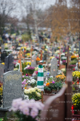Gdańsk. Cmentarz Łostowicki. Dzień Wszystkich Świętych....