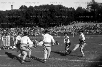Wystep zespolu goralskiego na stadionie Lechii Gdansk...