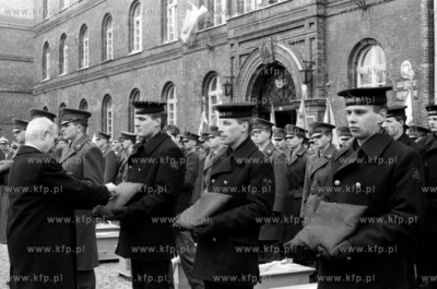 Ceremonia pozegnania i posmiertnego odznaczenia pocztowcow...